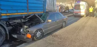 Bursa'da TIR'a arkadan çarpan otomobildeki sürücü yaralandı