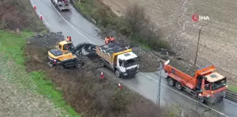 Arnavutköy'de yol çöktü