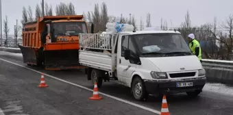 Erzurum-Artvin kara yolu yoğun kar ve tipiden dolayı ulaşıma kapatıldı