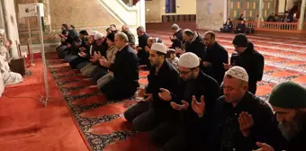 İSTANBUL'DA ŞEHİTLER İÇİN CAMİLERDE DUA EDİLDİ