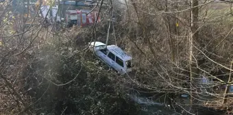 Kandıra'da Otomobil Dereye Devrildi, Sürücü Hayatını Kaybetti