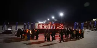 Erciyes'te Meşaleli Gece Kayakları Renkli Görüntüler Oluşturdu