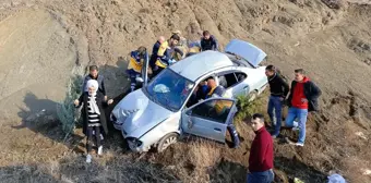 Yozgat'ta Otomobil Şarampole Devrildi: 5 Yaralı