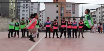 Elazığ'da Öğretmenler Geleneksel Oyunları Öğrencilere Aktarıyor