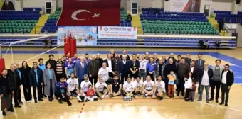 Kütahya'da Eğitim-Bir-Sen tarafından düzenlenen voleybol turnuvasında şampiyon belli oldu