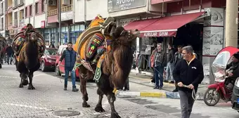 Çanakkale'de Deve Güreşi Öncesi Kortej Yürüyüşü Düzenlendi