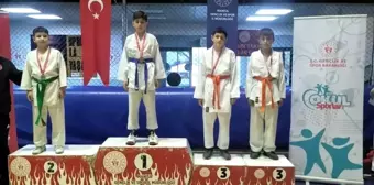 Manisa'da Okul Sporları Karate Müsabakalarında İl 3'üncüsü Mehmet Sarıtaş Bölge Şampiyonasında Temsil Edecek