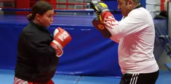 Kayseri'de Tekvando ve Kick Boks Antrenörü Esat Kaya, Yeni Şampiyonlar Yetiştirmek İçin Çalışıyor