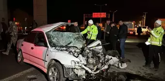 Muş'ta Kontrolden Çıkan Otomobilde 2 Kişi Yaralandı