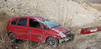 Çorum'un Alaca ilçesinde otomobil devrildi, 2 kişi yaralandı