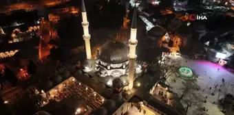 Regaip Kandili'nde Binlerce Vatandaş Eyüp Sultan Camii'ne Akın Etti