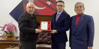 Bulancak Kaymakamı Ünal Koç, Türk Silahlı Kuvvetlerini Güçlendirme Vakfına bağışta bulunanlara plaket verdi