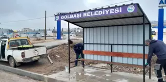 Adıyaman'ın Gölbaşı Belediyesi Yolcu Bekleme Duraklarını Yeniliyor