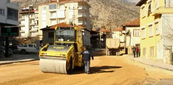 Antalya Büyükşehir Belediyesi Elmalı'da Cadde ve Sokakları Sıcak Asfaltla Kaplıyor