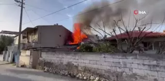 İzmir'de müstakil ev alevlere teslim oldu