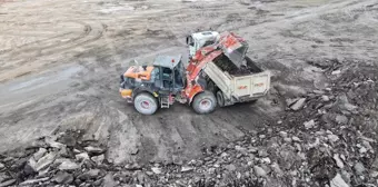 Tokat'ın Turhal ilçesinde asfalt atıkları geri dönüştürülerek yol yapımında kullanılıyor