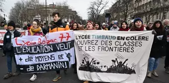 Fransa'da Göç Yasası Protesto Edildi