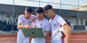 Mersin'de Amatör Futbolcular Yılın Kareleri Oylamasında Tercih Yaptı