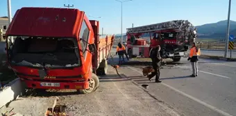 Çorum'un Osmancık ilçesinde itfaiye aracı kamyonete çarptı, 2 itfaiye personeli yaralandı