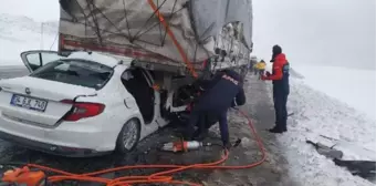 Bitlis'te kar yağışı nedeniyle meydana gelen trafik kazasında 2 kişi hayatını kaybetti