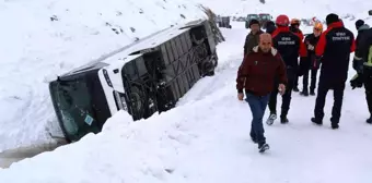 Sivas'ta Otobüs Devrildi: 20 Yaralı