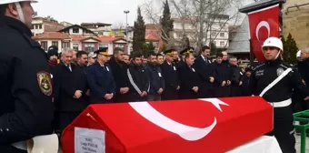 Sakarya'da trafik kazasında şehit olan polis memuru Cengiz Parlak'ın cenazesi Amasya'da defnedildi