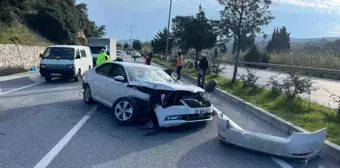 Aydın'ın Söke ilçesinde beton aydınlatma direğine çarpan otomobilin sürücüsü yaralandı