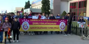 Galatasaray kafilesine Samsun'da meşaleli karşılama