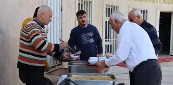 Adana'da depremde hayatını kaybeden gazeteciler ve vatandaşlar için anma programı düzenlendi