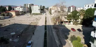 Osmaniye'de depremden etkilenen İstasyon Caddesi eski günlerini arıyor