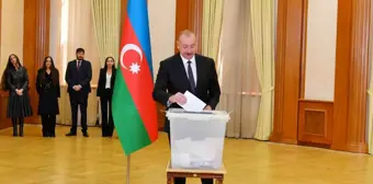 Azerbaycan Cumhurbaşkanı İlham Aliyev Oyunu Ailesiyle Birlikte Hankendi'de Kullandı