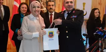 Kırklareli'de Jandarma Resim Yarışmasında Dereceye Giren Öğrencilere Ödüller Verildi