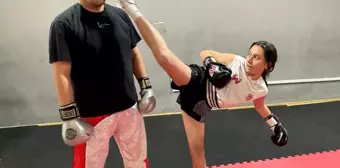 Beyzanur Kırım, Türkiye Kick Boks Şampiyonası'nda altın madalya kazandı