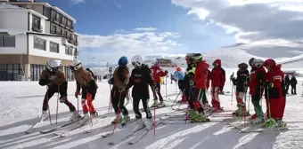 Hakkari'de Alp Disiplini 1. Etap Yarışları Başladı