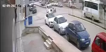 Amasya'da motosikletle hafif ticari araç çarpıştı