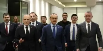 Mehmet Şimşek Kocaeli'de iş insanlarıyla bir araya geldi