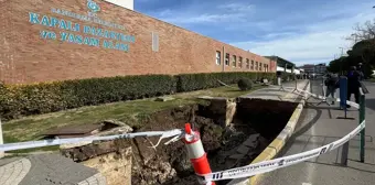 Bandırma'da Yol Kenarında Çökme: 3 Metrelik Çukur Oluştu