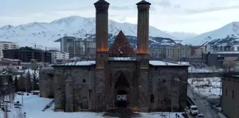 Erzurum'daki Çifte Minareli Medrese Hakkında Tarihçi Talha Uğurluel'den Açıklamalar