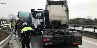 Edirne'de Tır ve Beton Mikseri Kafa Kafaya Çarpıştı: 2 Yaralı