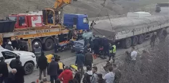 Ankara'da Otomobilin TIR'a Arkadan Çarptığı Kazada 3 Kişi Hayatını Kaybetti