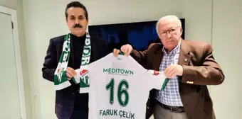 Bursaspor Başkanı Sinan Bür ve Genel Sekreter Erkan Öncel, Faruk Çelik'i ziyaret etti