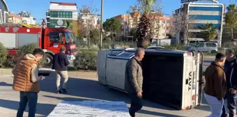 Antalya'da Kontrolden Çıkan Araç Pikaba Çarptı