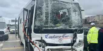 Trabzon'da midibüs tıra çarptı: 5 yaralı