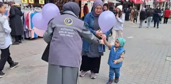 Kütahya'da Birlik Vakfı Çocuklara Balon Dağıttı