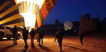 Kapadokya'da Sıcak Hava Balonları 'Gazze'de Ateşkes', 'Savaşa Hayır' Pankartları ile Havalandı