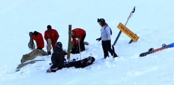 Isparta'da Snowboard Yapan Doktor Kayalıklarda Mahsur Kaldı