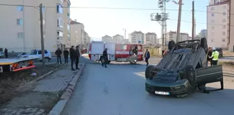 Sivas'ın Şarkışla ilçesinde otomobille çarpışma sonucu 2 kişi yaralandı