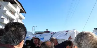 İzmir'de trafik kazasında hayatını kaybeden kardeşler Van'da toprağa verildi