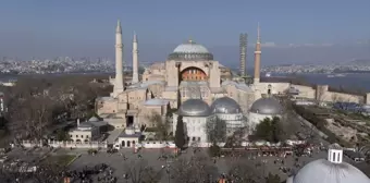 Ramazan Ayına Sayılı Günler Kala Ayasofya-i Kebir Cami-i Şerifi Minarelerine Mahya Asıldı