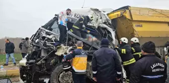 Edirne'de Hafriyat Kamyonları Çarpıştı: Bir Sürücü Hayatını Kaybetti